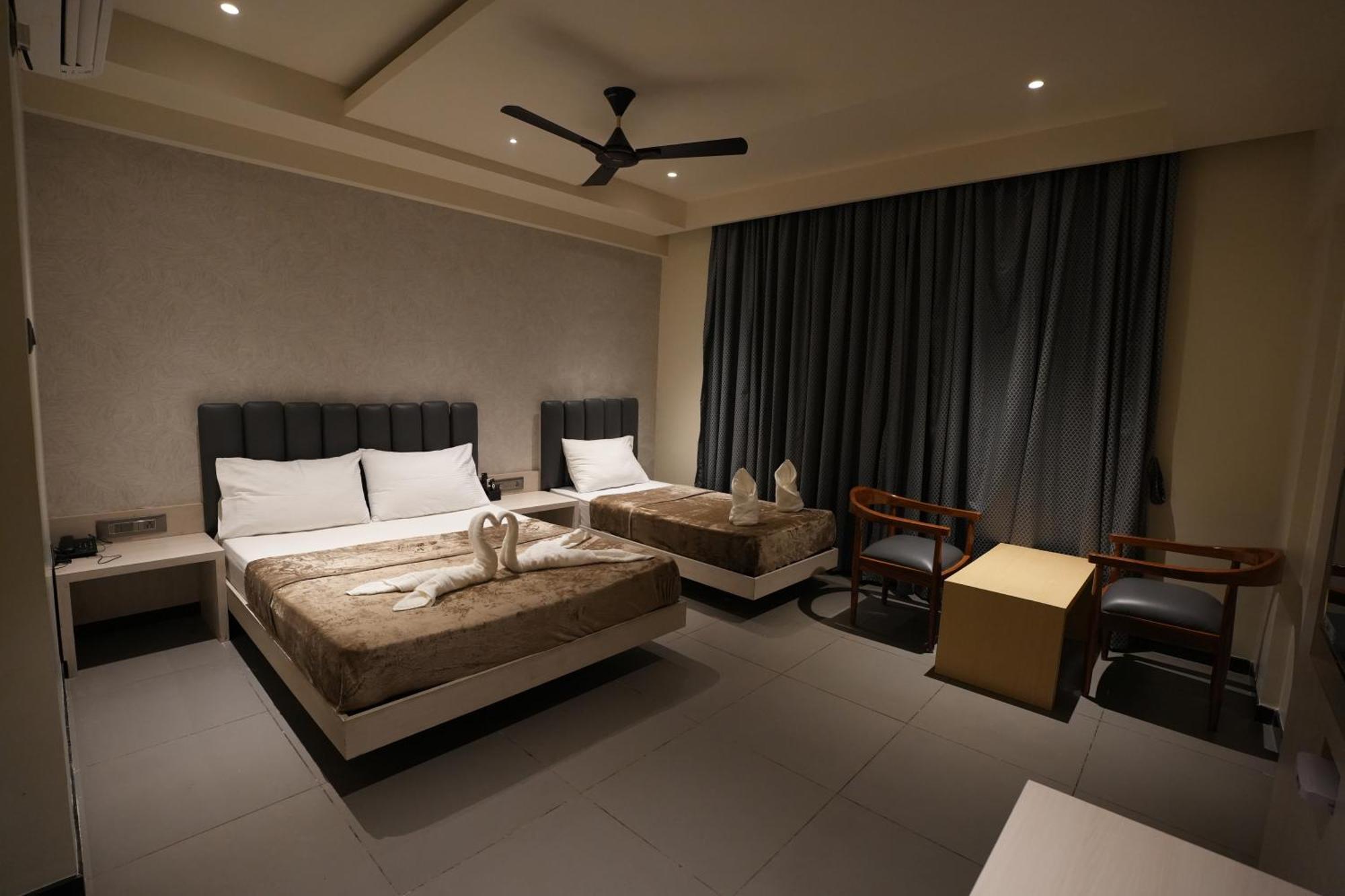 הופסט Hotel Swathi מראה חיצוני תמונה