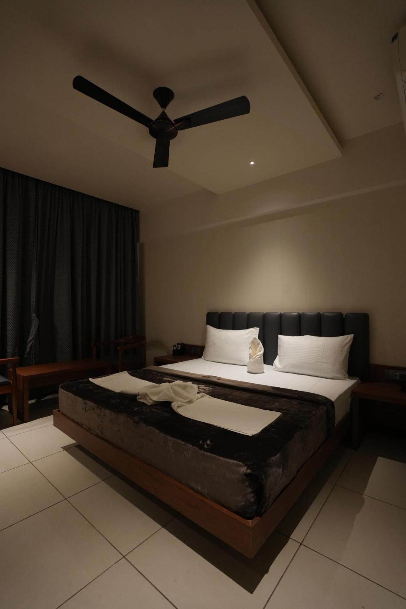 הופסט Hotel Swathi מראה חיצוני תמונה